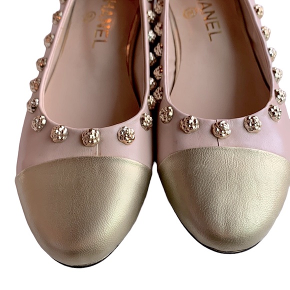 🆕Chanel Style Light Pink /Gold Leather Camellia Studded Ballet Flats🆕 - Picture 6 of 11